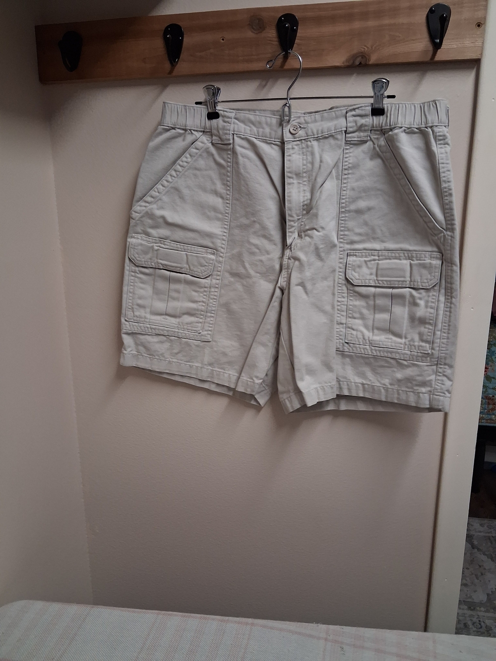Men's Cargo Shorts in Light Khaki - Utility Pocket Design